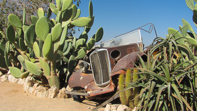 Rusted old car